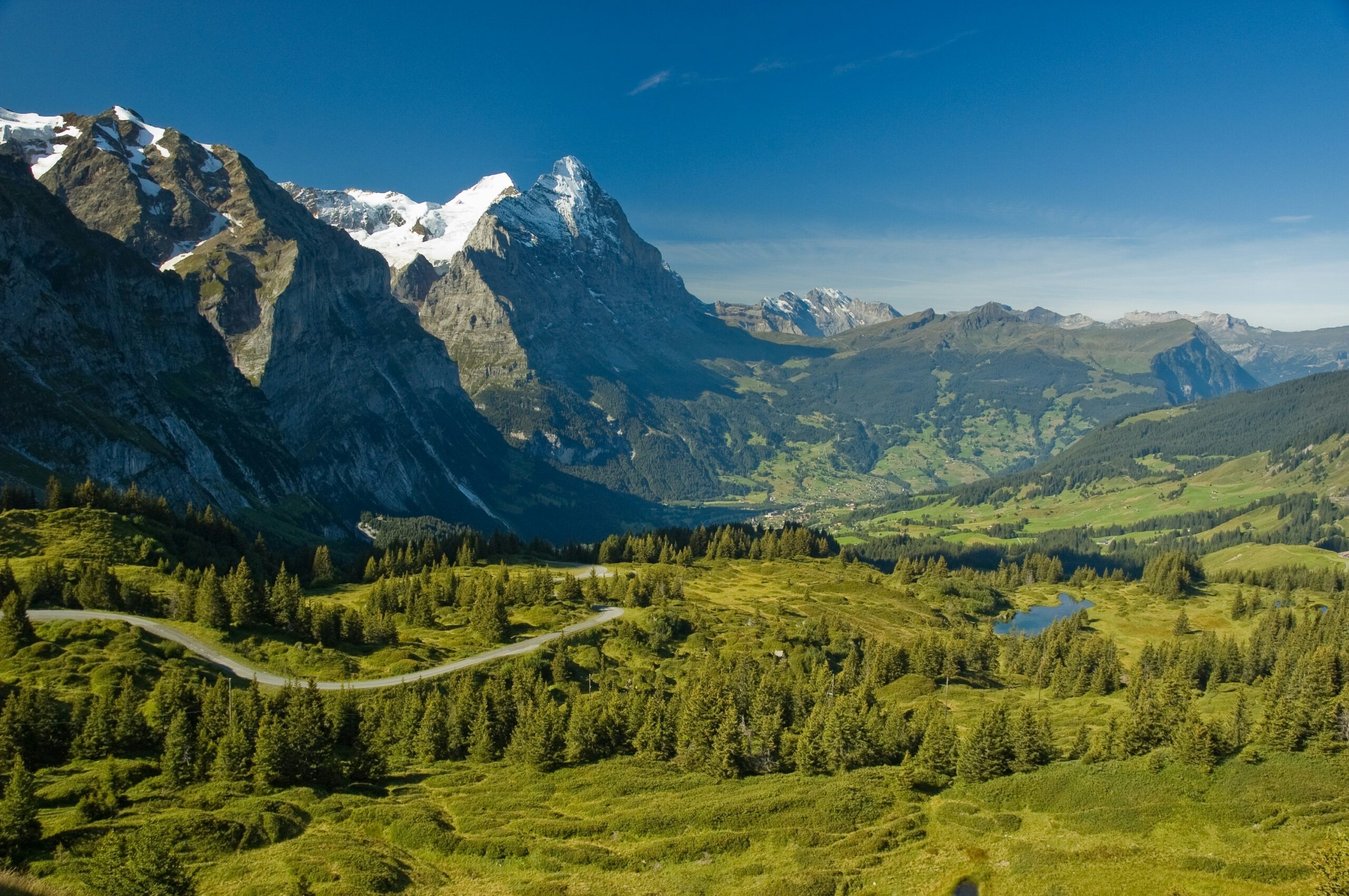 Cycling the Swiss Alps: Grimsel, Furka, and Susten (Swiss Alps Cycling)